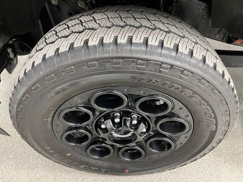 Used 2025 Ford F350 Lariat w/ Black Appearance Package image 15