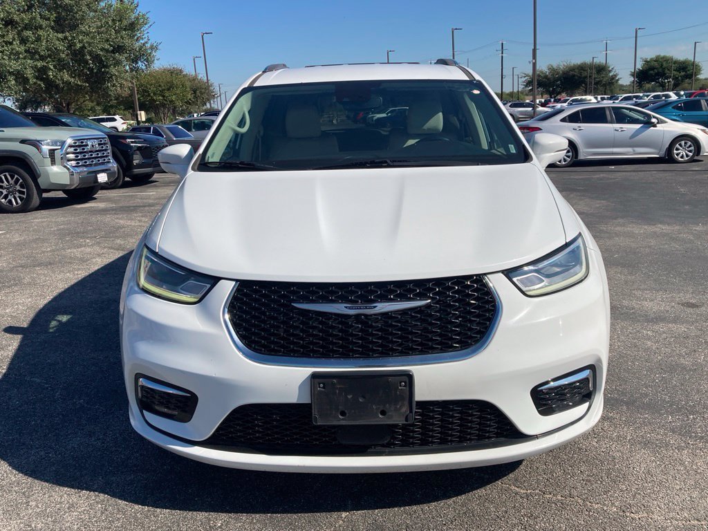 Used 2021 Chrysler Pacifica Touring-L FWD image 2
