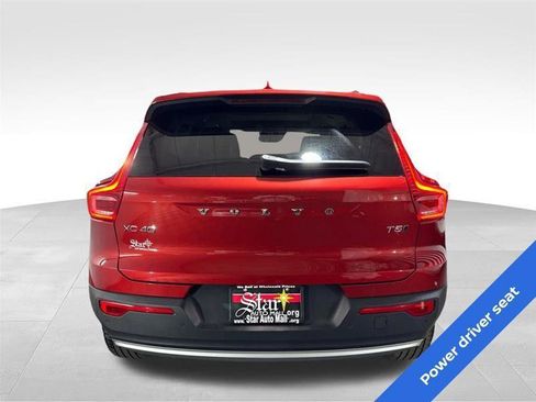 Used 2021 Volvo XC40 T5 Momentum image 6
