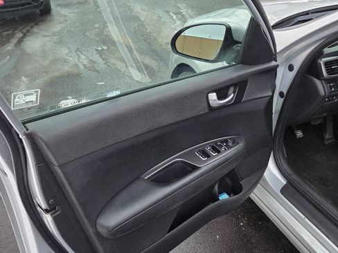 Used 2018 Kia Optima LX w/ 17" Alloy Wheels Package image 9