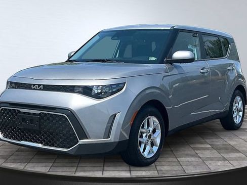 Certified 2023 Kia Soul LX w/ LX Technology Package FWD image 1
