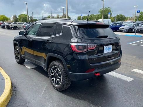 Used 2025 Jeep Compass Trailhawk image 7