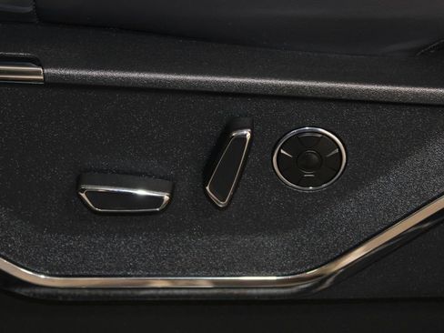 Used 2025 Ford F150 Platinum image 17