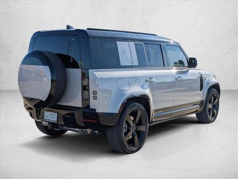 New 2026 Land Rover Defender 110 X-Dynamic SE image 2