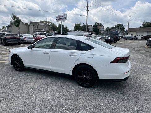 Used 2025 Honda Accord SE image 16