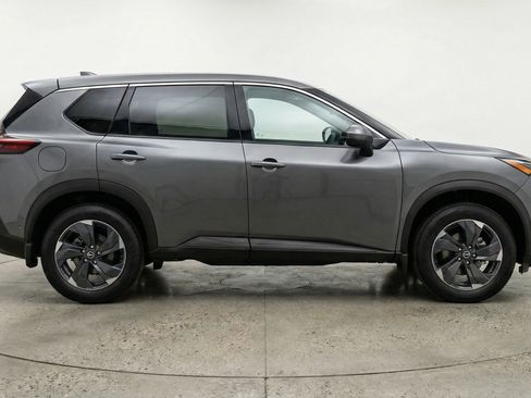 Used 2025 Nissan Rogue SV FWD image 11