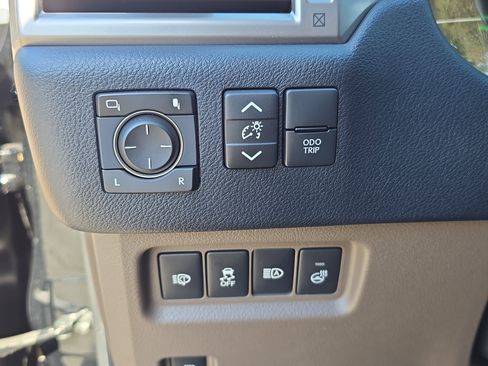 Used 2022 Lexus GX 460 Premium w/ Premium Package image 25