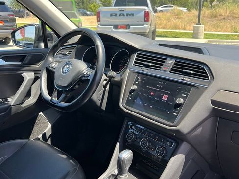 Used 2019 Volkswagen Tiguan SE w/ 3rd Row Seat Package AWD/4WD image 18
