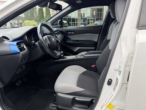 Used 2019 Toyota C-HR XLE FWD image 16