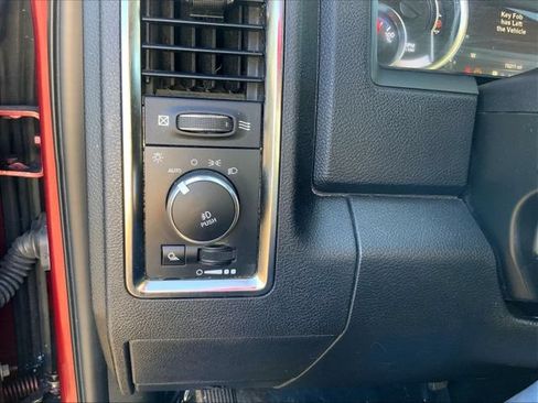 Used 2018 RAM 2500 Laramie w/ Sport Appearance Group AWD/4WD image 38