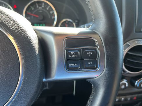 Used 2018 Jeep Wrangler Unlimited Sahara image 15