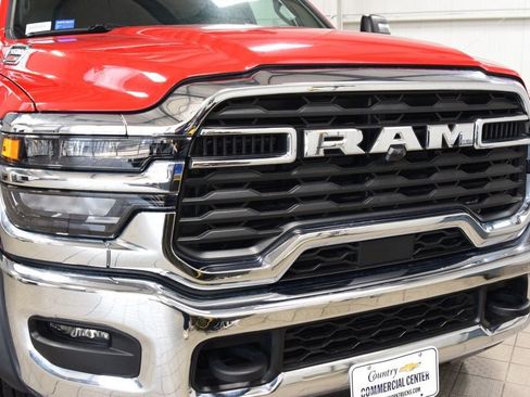 Used 2026 RAM 5500 Tradesman w/ Chrome Appearance Group AWD/4WD image 7