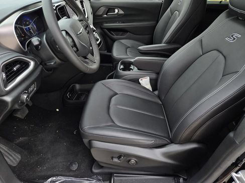 New 2026 Chrysler Pacifica Select w/ S Appearance Package FWD image 15