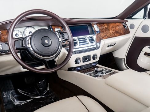 Used 2017 Rolls-Royce Dawn image 2