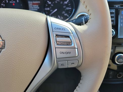 Used 2015 Nissan Rogue SL w/ SL Premium Package image 30