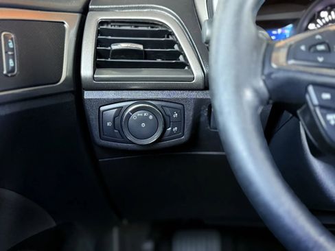 Used 2017 Ford Fusion SE w/ Equipment Group 201A image 28