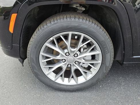 Used 2025 Jeep Grand Cherokee Summit AWD/4WD image 9