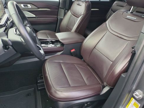 Used 2025 Ford Explorer Platinum image 16