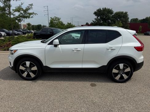 Used 2021 Volvo XC40 T5 Momentum w/ Premium Package AWD/4WD image 2