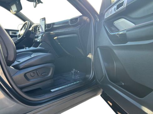 Used 2023 Ford Explorer Platinum w/ Technology Package image 26
