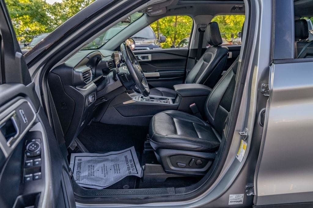Used 2020 Ford Explorer XLT w/ Equipment Group 202A AWD/4WD image 12