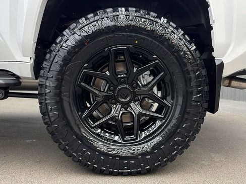 Used 2026 Toyota 4Runner Limited AWD/4WD image 12