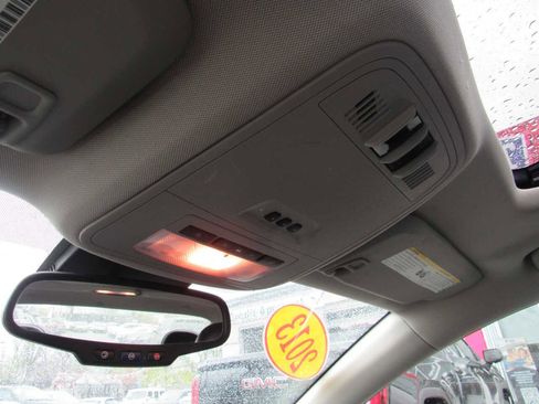 Used 2013 Buick Regal Premium image 16