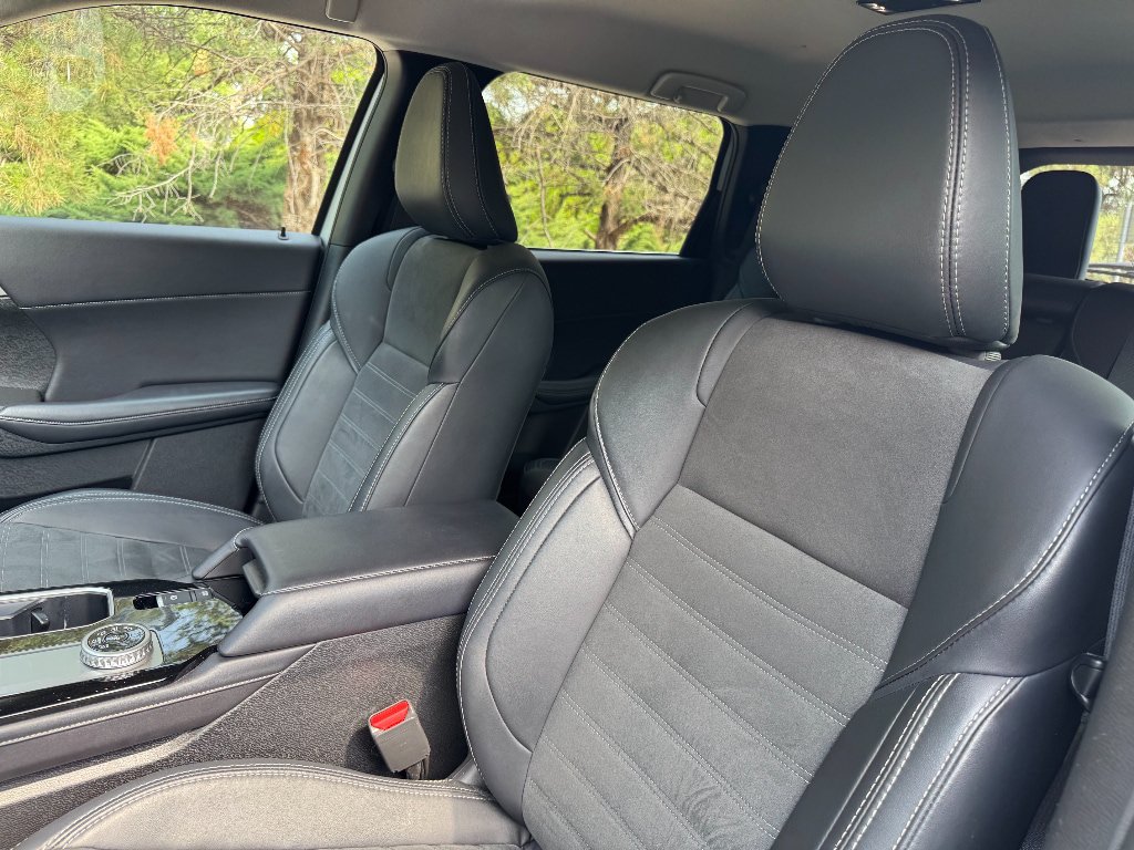 Used 2025 Mitsubishi Outlander SE FWD image 11