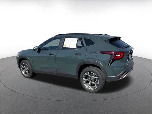 Used 2025 Chevrolet Trax LT w/ LT Convenience Package FWD image 10