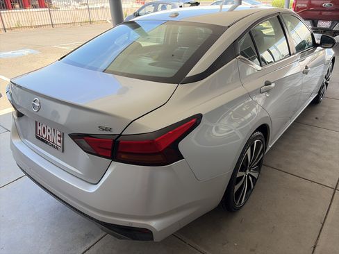 Used 2021 Nissan Altima 2.5 SR FWD image 4
