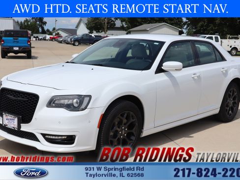 Used 2023 Chrysler 300 Touring L image 1