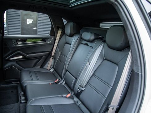 Used 2026 Porsche Cayenne Turbo AWD/4WD image 15