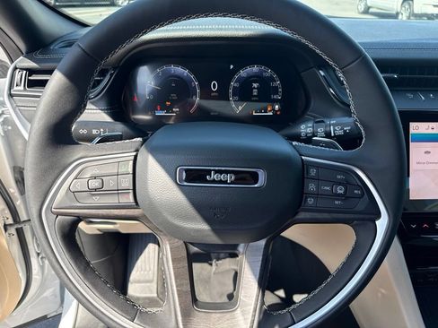 Used 2026 Jeep Grand Cherokee Limited w/ Luxury Tech Group II RWD image 17