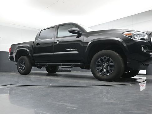 Used 2023 Toyota Tacoma SR5 AWD/4WD image 32