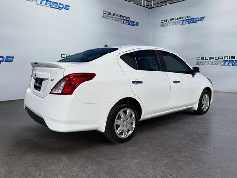 Used 2018 Nissan Versa SV image 5