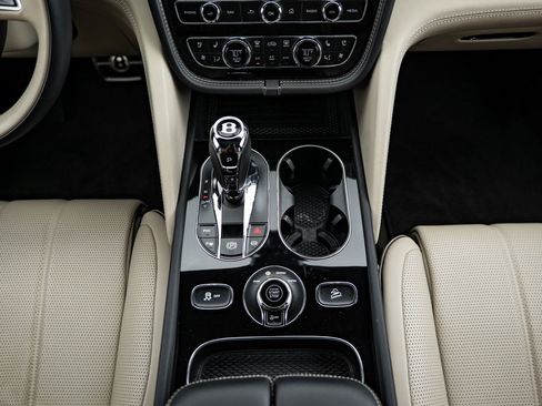 Used 2022 Bentley Bentayga image 34
