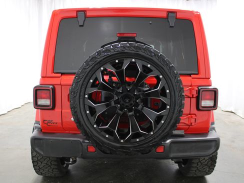 Used 2020 Jeep Wrangler Unlimited Sahara w/ Uconnect 4C Nav & Sound Group AWD/4WD image 7