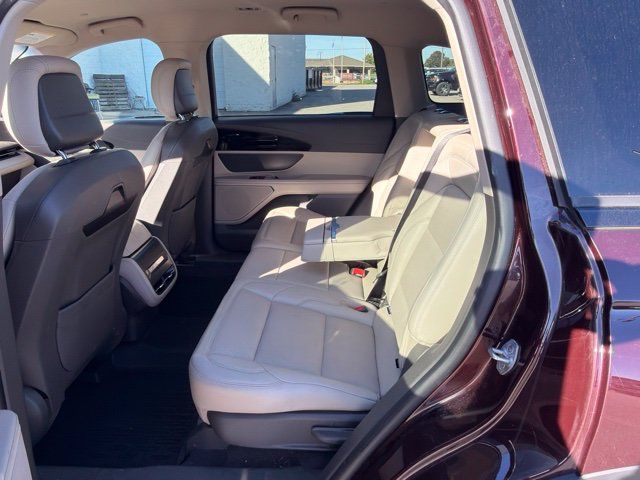 Used 2024 Lincoln Nautilus Premier AWD/4WD image 9