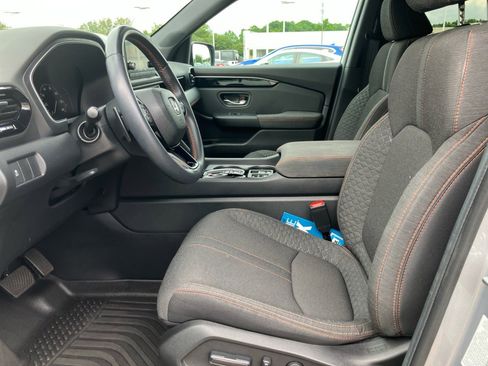 Certified 2025 Honda Pilot Sport image 34