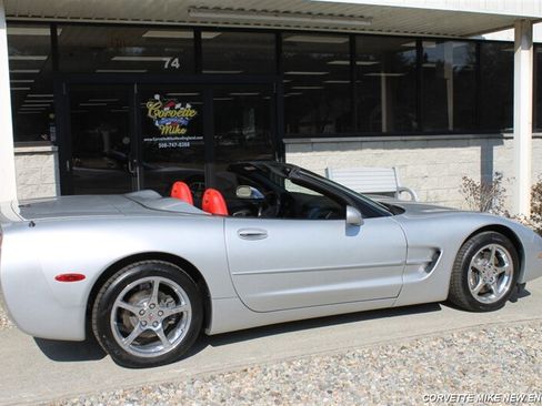 Used 2001 Chevrolet Corvette Coupe w/ Preferred Equipment Group2 RWD image 23