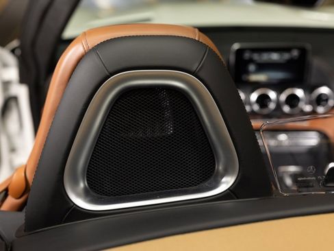 Used 2018 Mercedes-Benz AMG GT Roadster w/ Exclusive Interior Package image 31