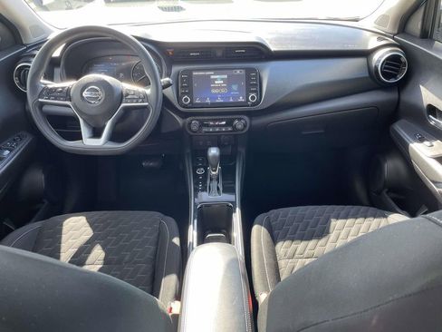 Used 2021 Nissan Kicks SV image 12