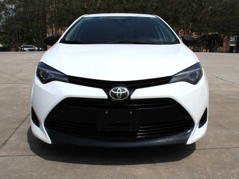 Used 2018 Toyota Corolla LE FWD image 5