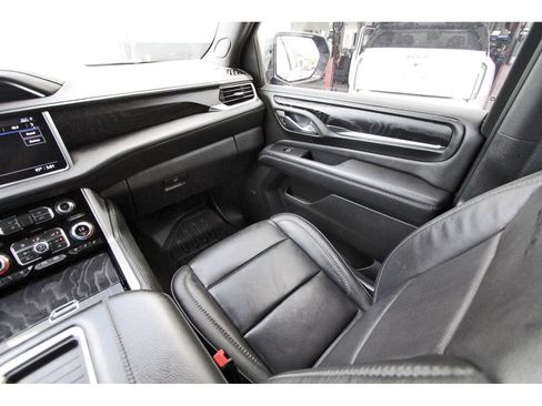 Used 2021 GMC Yukon XL Denali w/ LPO, Illumination Package AWD/4WD image 11