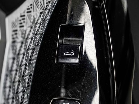 Used 2023 BMW 760i xDrive w/ Executive Package AWD/4WD image 42