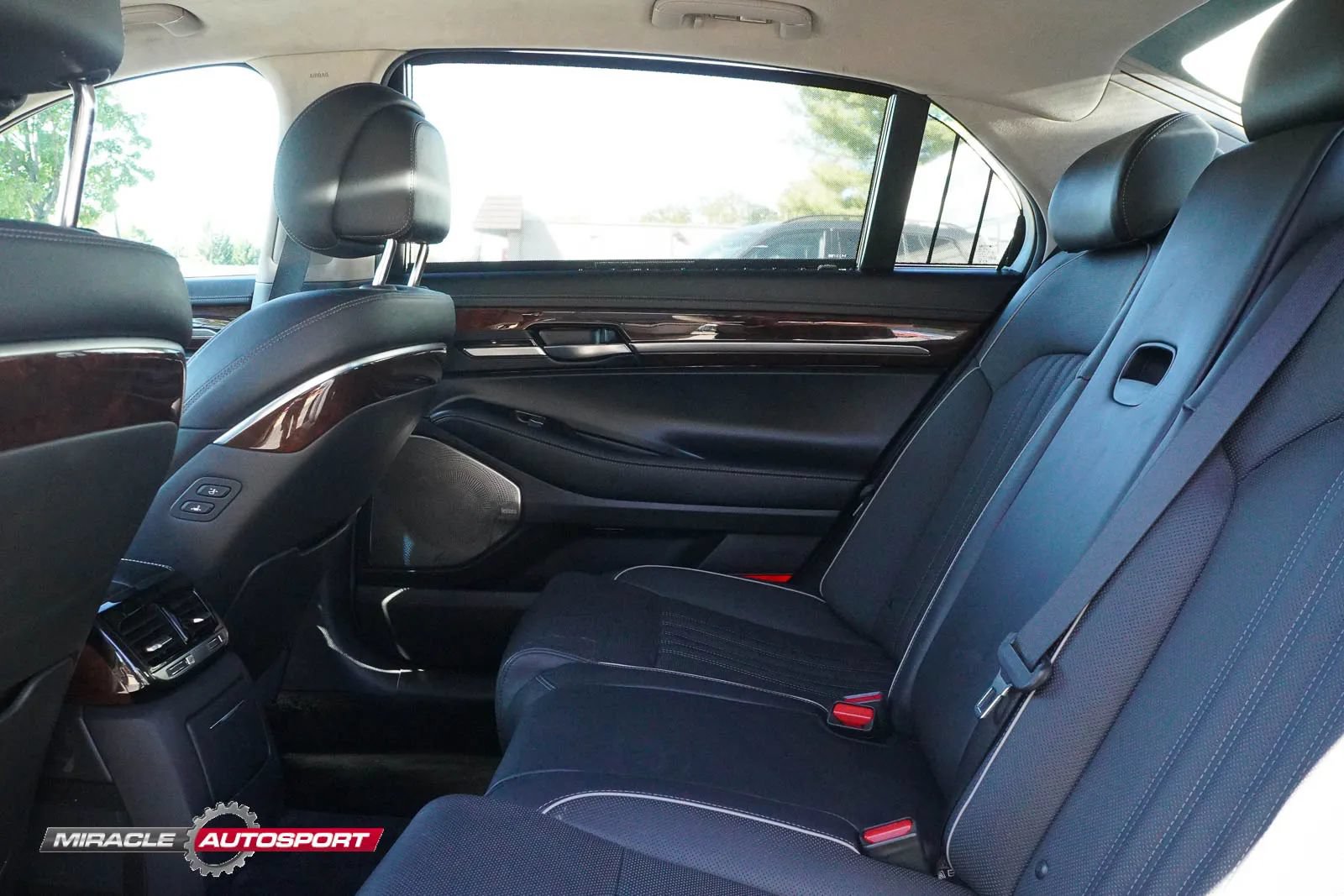 Used 2019 Genesis G90 3.3T Premium AWD/4WD image 26