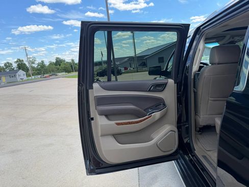 Used 2020 Chevrolet Suburban Premier AWD/4WD image 37