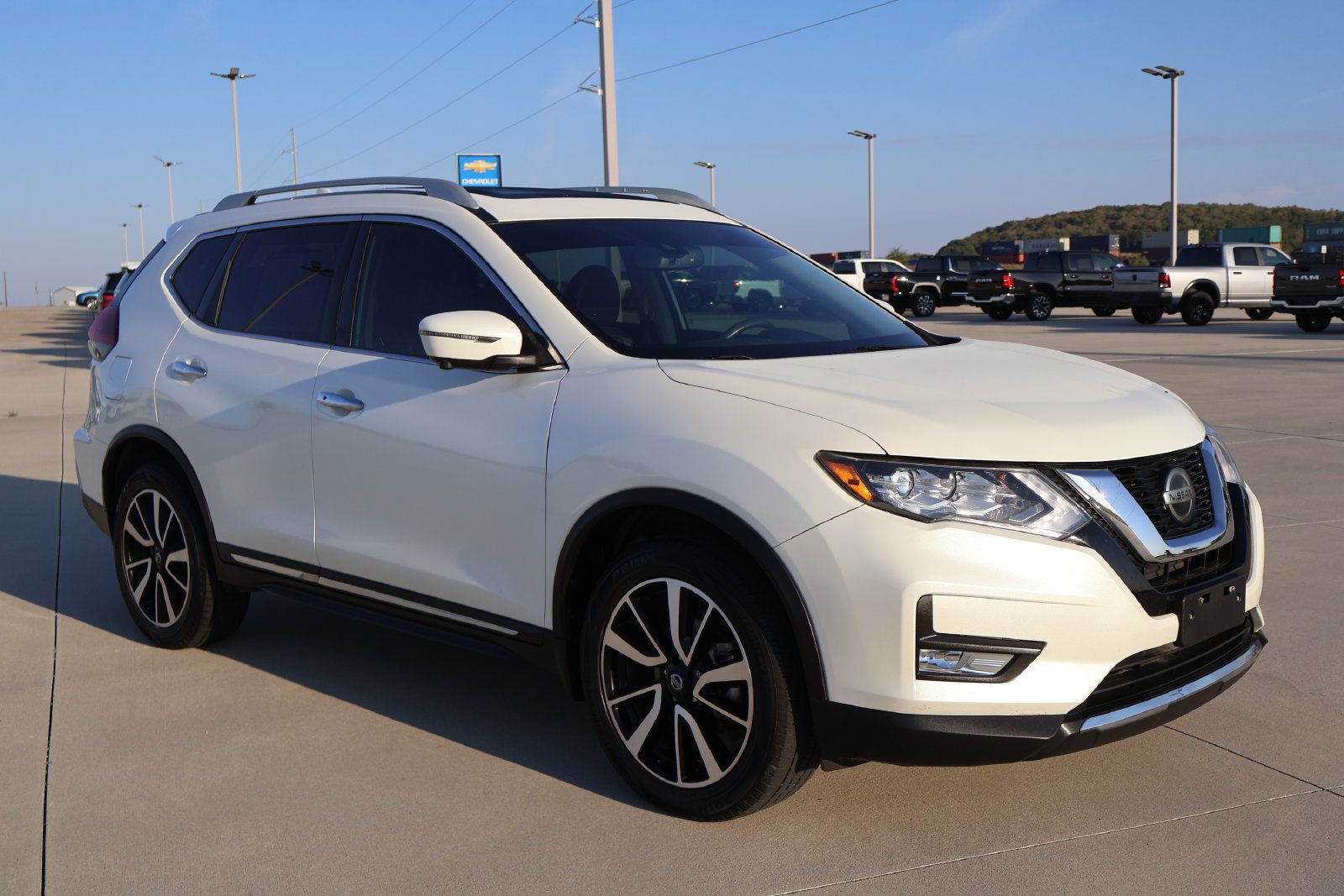 Used 2019 Nissan Rogue SL w/ Premium Package AWD/4WD image 4