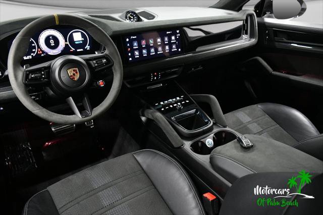 Used 2024 Porsche Cayenne Turbo GT AWD/4WD image 32