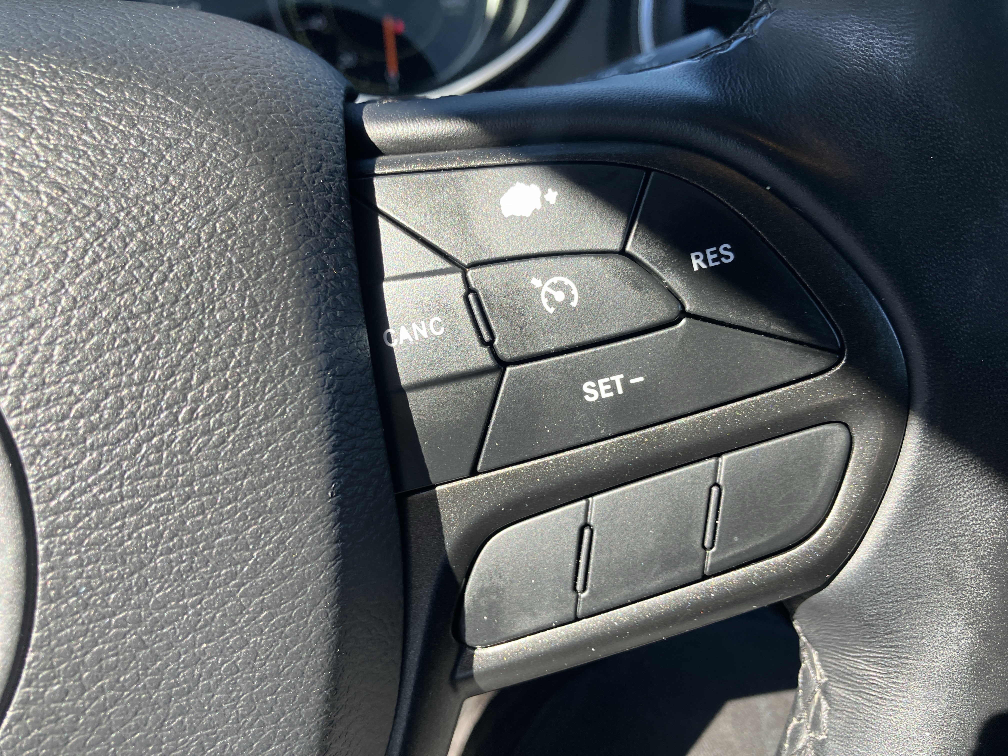 Used 2021 Jeep Cherokee Trailhawk AWD/4WD image 23